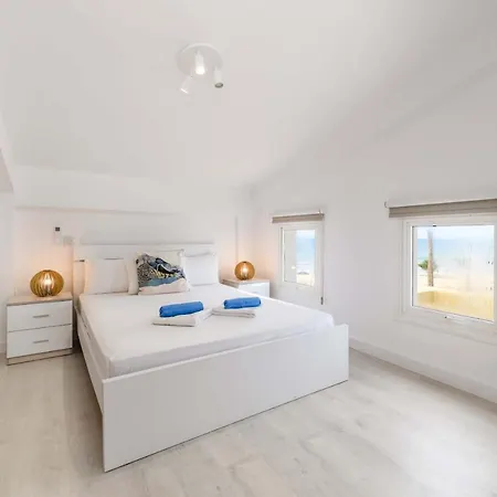 Sirens House Villa *
